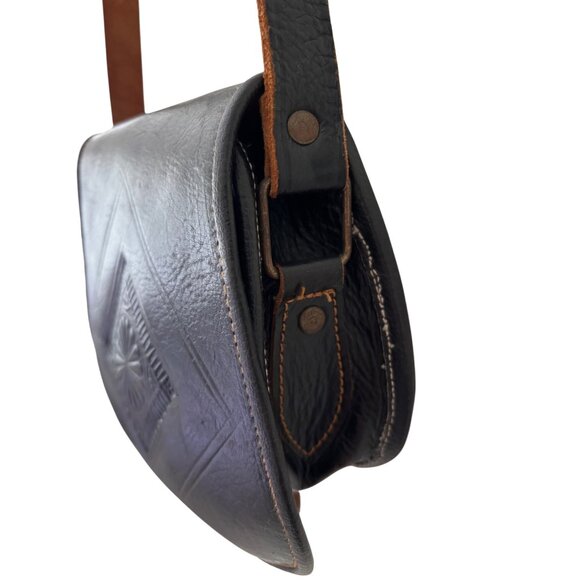 Vintage Handcrafted Black Leather Crossbody Bag With Embossed Design - Picture 14 of 16